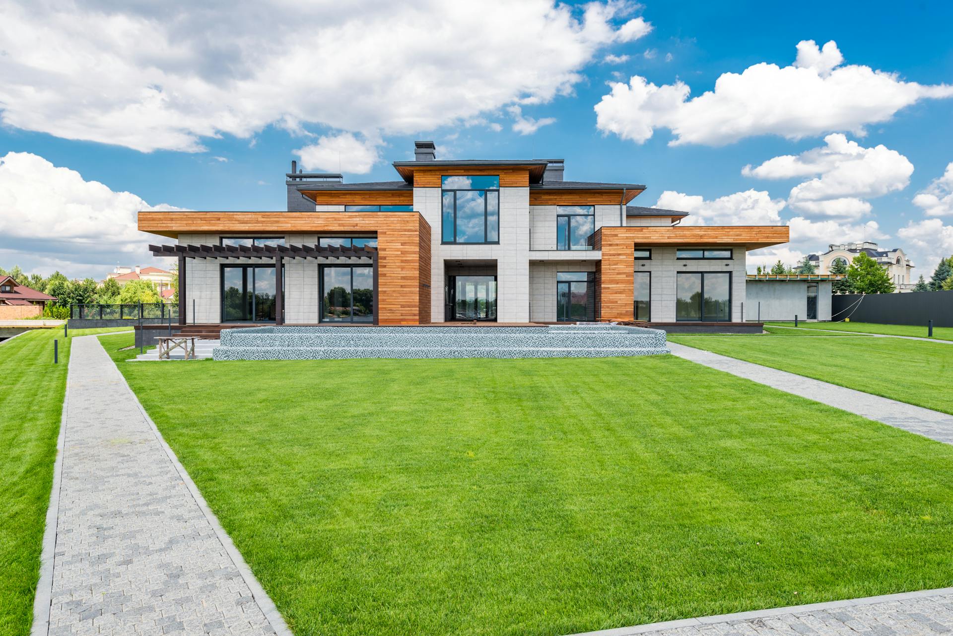Modernes Gebäude – L&S 360° Service Facility Management